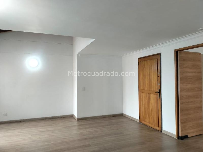 2BR Apartment with Balcony in El Poblado - 4