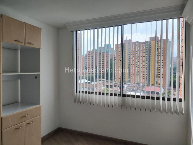 2BR Apartment with Balcony in El Poblado - 8