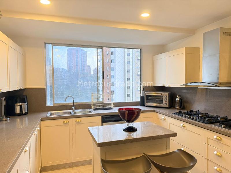 Furnished 3BR Apartment Near Amenities in El Poblado - 9