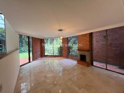 Casa en arriendo en El Poblado, Medellín · foto 2 de 19