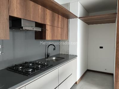 Apartamento de 2 alcobas en arriendo en El Poblado, Medellín, 97 m² · foto 6 de 17