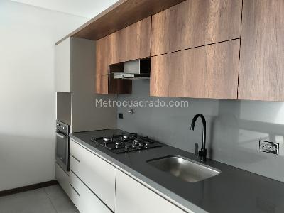 Apartamento de 2 alcobas en arriendo en El Poblado, Medellín, 97 m² · foto 7 de 17