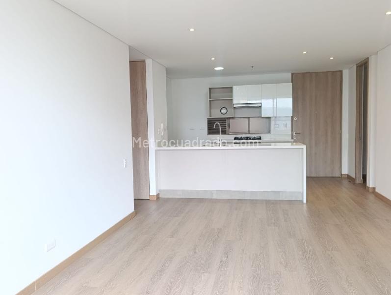 2BR Apartment for Rent in El Poblado Closed Unit with Terrace & Amenities - 2