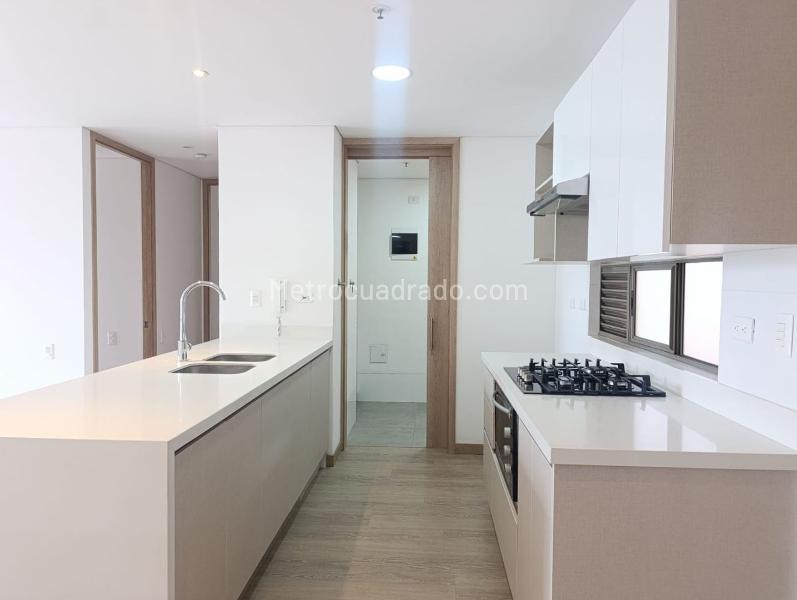 2BR Apartment for Rent in El Poblado Closed Unit with Terrace & Amenities - 9