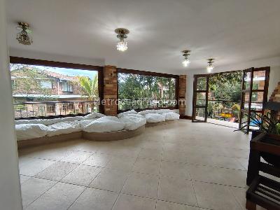 Casa de 3 alcobas en venta en Sabaneta, Sabaneta, 450 m² · foto 2 de 19