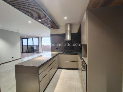 Apartamento de 2 alcobas en venta en El Poblado, Medellín, 97 m² · foto 8 de 18