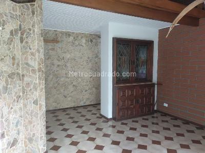 Apartamento de 2 alcobas en venta en El Poblado, Medellín, 80 m² · foto 3 de 16