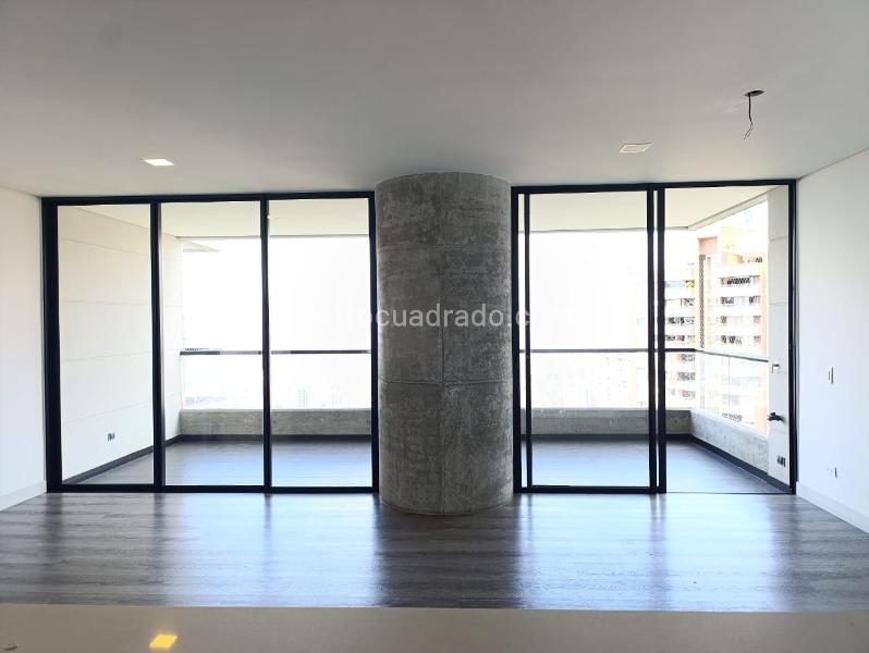 3BR Apartment with Balcony & Terrace, Pool/Gym in El Poblado - 3