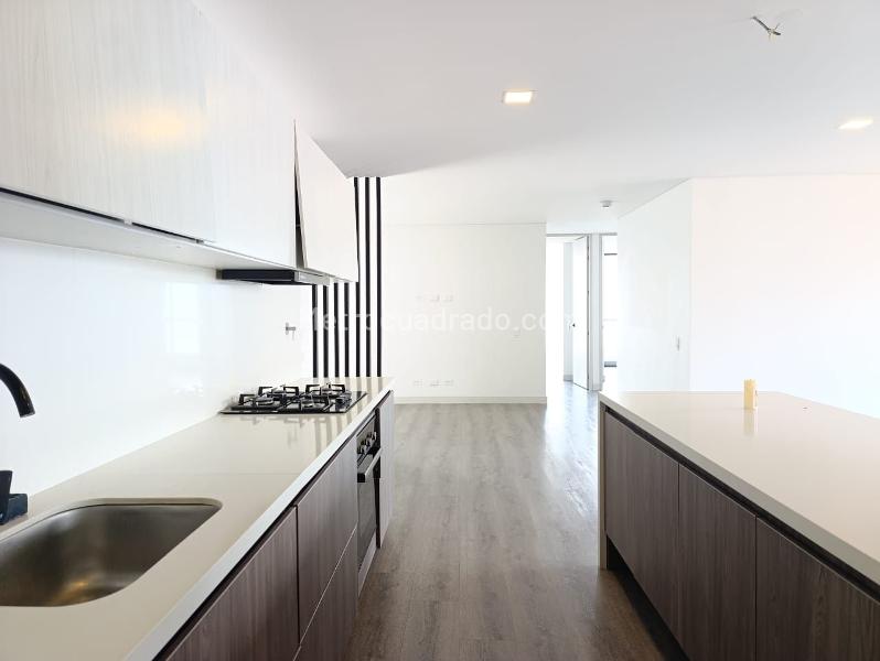 3BR Apartment with Balcony & Terrace, Pool/Gym in El Poblado - 5