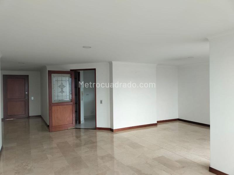 Apartamento en Arriendo de 3 Alcobas con 4 Baños en Los Balsos - 4