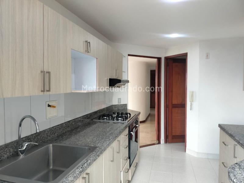 Apartamento en Arriendo de 3 Alcobas con 4 Baños en Los Balsos - 6