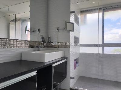 Apartamento de 3 alcobas en venta en El Poblado, Medellín, 227 m² · foto 17 de 19