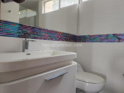 Apartamento de 3 alcobas en venta en El Poblado, Medellín, 227 m² · foto 18 de 19