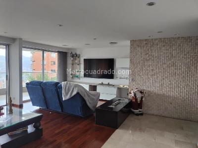 Apartamento de 3 alcobas en venta en El Poblado, Medellín, 227 m² · foto 2 de 19
