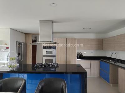 Apartamento de 3 alcobas en venta en El Poblado, Medellín, 227 m² · foto 6 de 19