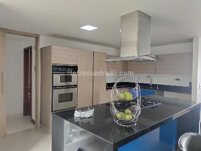 Apartamento de 3 alcobas en venta en El Poblado, Medellín, 227 m² · foto 7 de 19