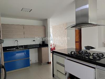 Apartamento de 3 alcobas en venta en El Poblado, Medellín, 227 m² · foto 8 de 19