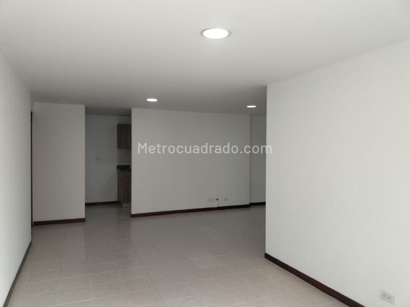 Apartamento Cómodo de 2 Alcobas con Balcón en El Poblado - 4