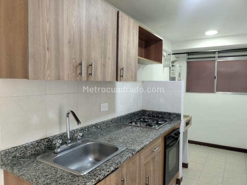 Apartamento Cómodo de 2 Alcobas con Balcón en El Poblado - 6