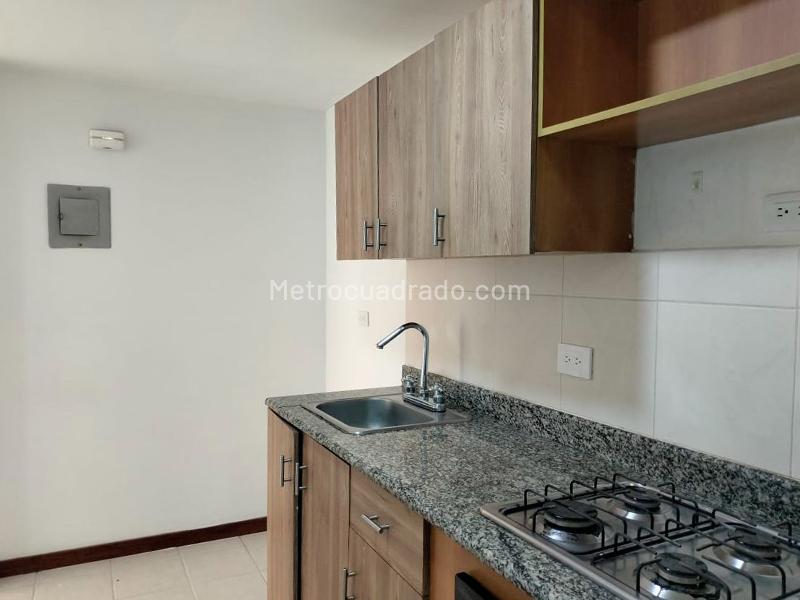 Apartamento Cómodo de 2 Alcobas con Balcón en El Poblado - 7