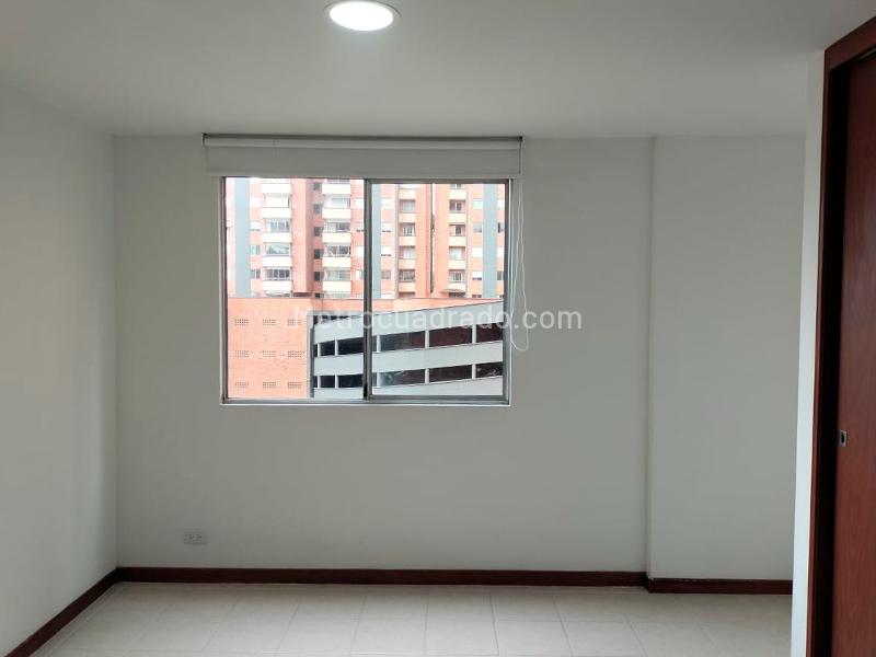 Apartamento Cómodo de 2 Alcobas con Balcón en El Poblado - 9