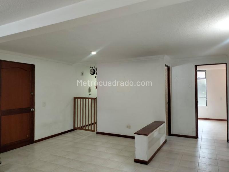 Modern 2BR Apartment with Pool in El Poblado - 2