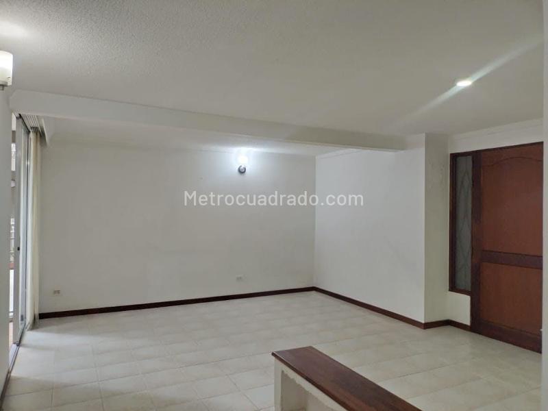 Modern 2BR Apartment with Pool in El Poblado - 3