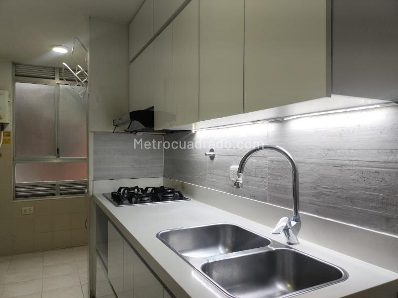 Modern 2BR Apartment with Pool in El Poblado - 5