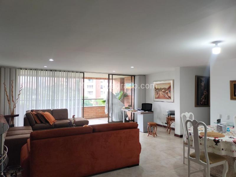 3BR Apartment for Rent in Gated Community, El Poblado - 2