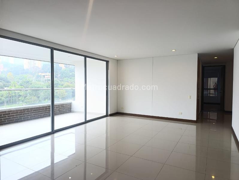 Apartamento Moderno de 2 Alcobas con Sala de TV en El Poblado - 4