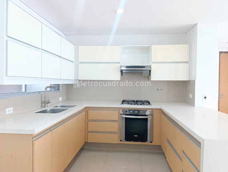 Apartamento Moderno de 2 Alcobas con Sala de TV en El Poblado - 5