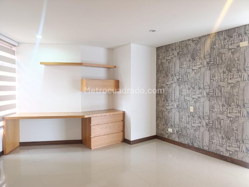 Apartamento Moderno de 2 Alcobas con Sala de TV en El Poblado - 8