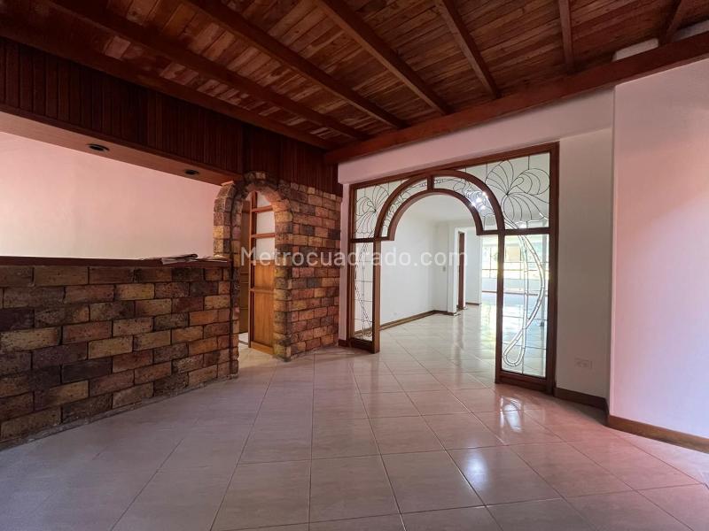 Apartamento Amplio de 3 Alcobas con Terraza en El Poblado - 6