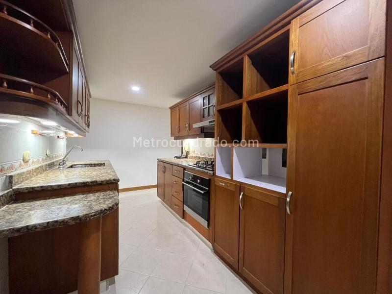 Apartamento Amplio de 3 Alcobas con Terraza en El Poblado - 9