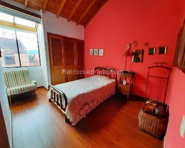 Casa de 3 alcobas en venta en El Poblado, Medellín, 245 m² · foto 13 de 14