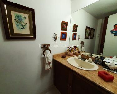 Casa de 3 alcobas en venta en El Poblado, Medellín, 245 m² · foto 14 de 14