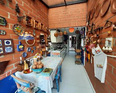 Casa de 3 alcobas en venta en El Poblado, Medellín, 245 m² · foto 7 de 14