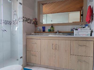 Apartamento de 4 alcobas en venta en El Poblado, Medellín, 198 m² · foto 16 de 18