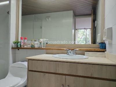 Apartamento de 4 alcobas en venta en El Poblado, Medellín, 198 m² · foto 17 de 18