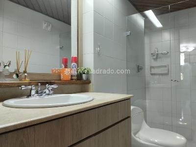 Apartamento de 4 alcobas en venta en El Poblado, Medellín, 198 m² · foto 18 de 18