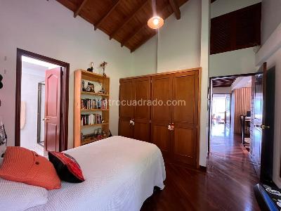 Casa de 3 alcobas en venta en El Poblado, Medellín, 310 m² · foto 10 de 19
