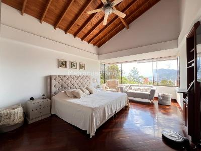 Casa de 3 alcobas en venta en El Poblado, Medellín, 310 m² · foto 13 de 19