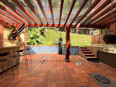 Casa de 3 alcobas en venta en El Poblado, Medellín, 310 m² · foto 18 de 19