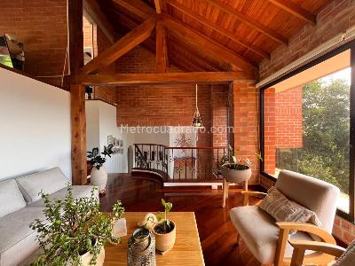 Casa de 3 alcobas en venta en El Poblado, Medellín, 310 m² · foto 3 de 19