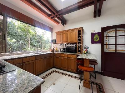 Casa de 3 alcobas en venta en El Poblado, Medellín, 310 m² · foto 6 de 19