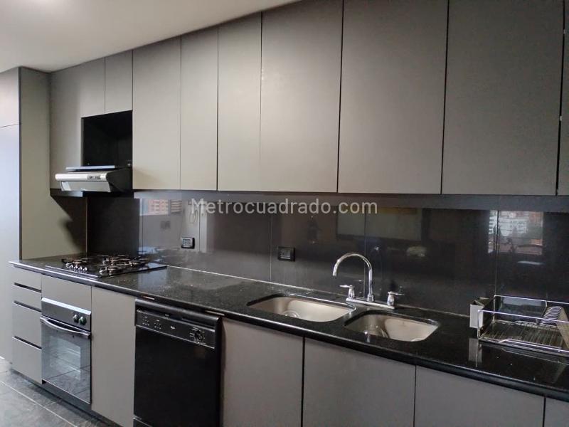 2BR Apartment with Balcony in El Poblado - 5