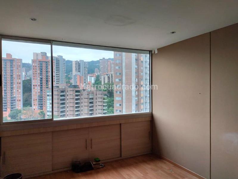 2BR Apartment with Balcony in El Poblado - 8