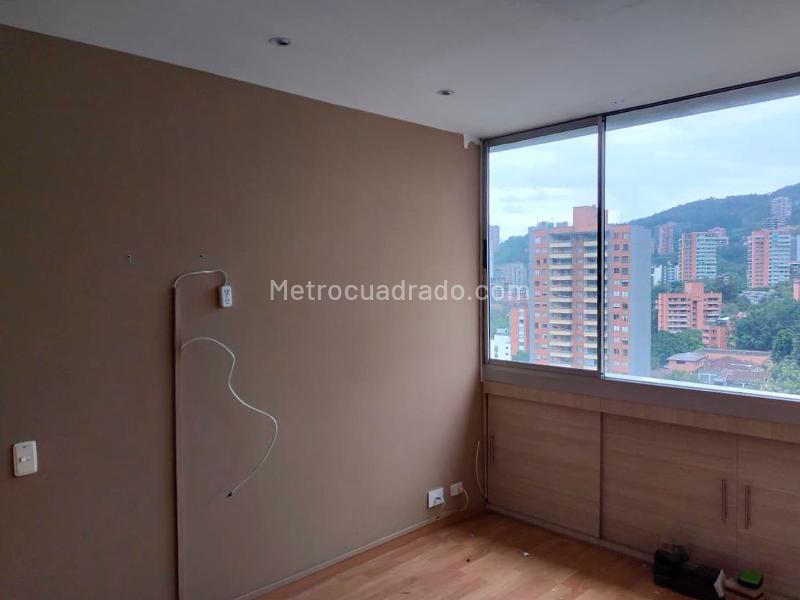 2BR Apartment with Balcony in El Poblado - 9