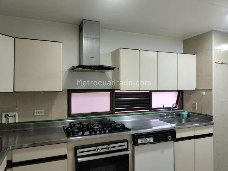 Apartamento de 3 Alcobas con 2 Baños en El Poblado - 4