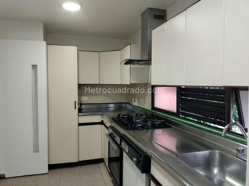 Apartamento de 3 Alcobas con 2 Baños en El Poblado - 5